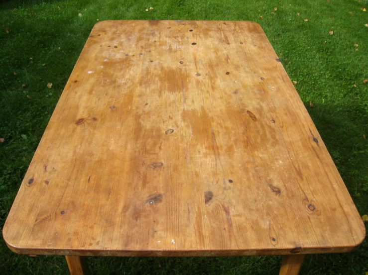 Vanha pöytä