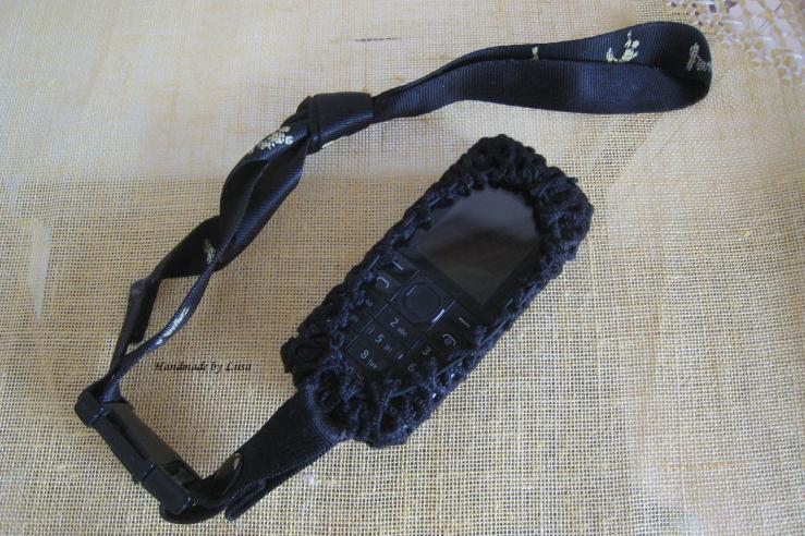 Kännykkä pussukassa