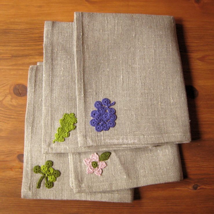 Taiteltuna pöydällä