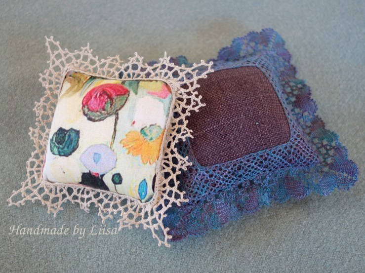 Molemmat neulatyynyt